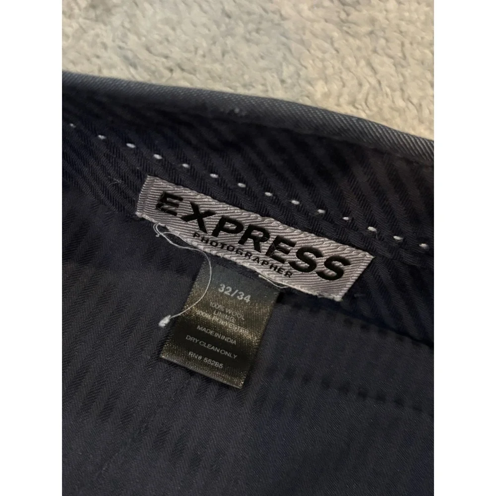 Express photographer dress